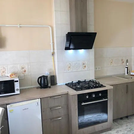 в жилом комплексе возле моря есть бомбоубежище