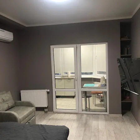 в жилом комплексе возле моря есть бомбоубежище *