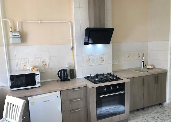 в жилом комплексе возле моря есть бомбоубежище