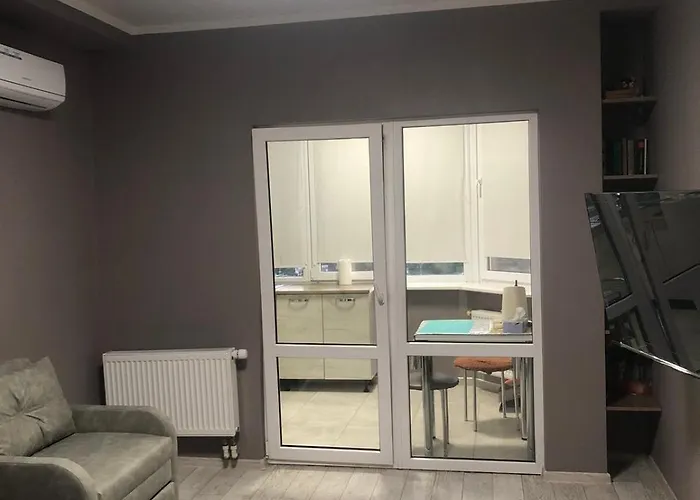 в жилом комплексе возле моря есть бомбоубежище *